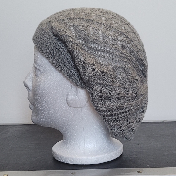 An Ardene Grey beret - Picture 2 of 9
